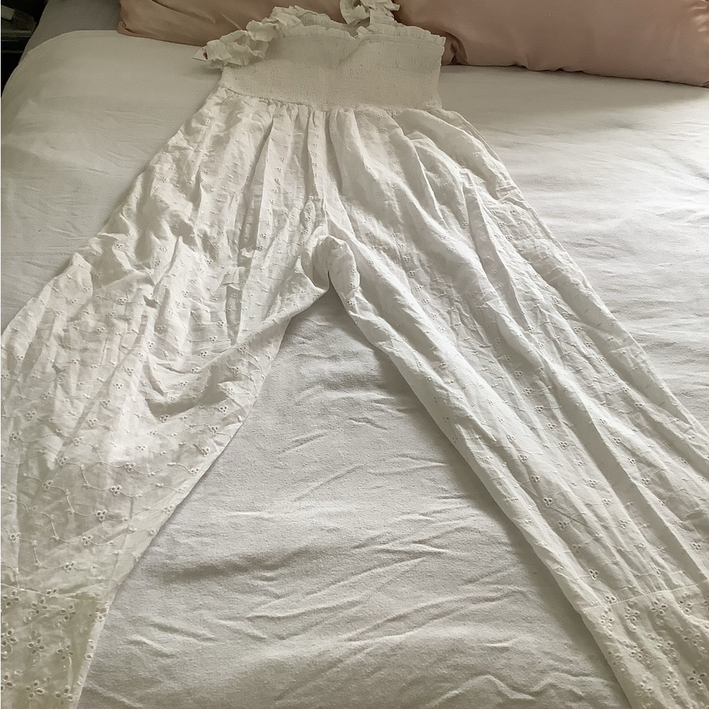 (NWT)White Sleeveless Jumpsuit - Picture 2 of 9